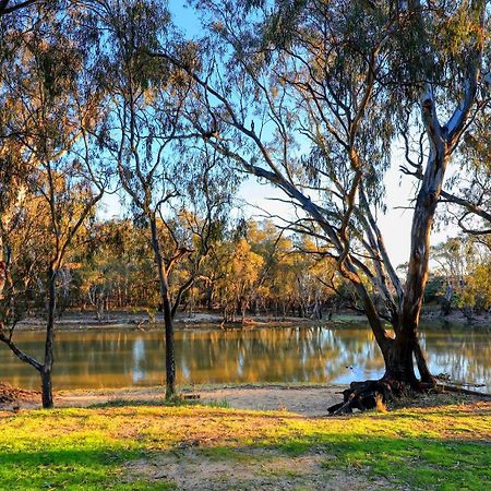 Deniliquin Riverside Caravan Park エクステリア 写真