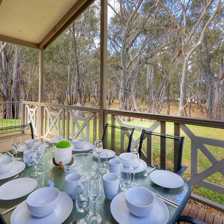 Deniliquin Riverside Caravan Park エクステリア 写真