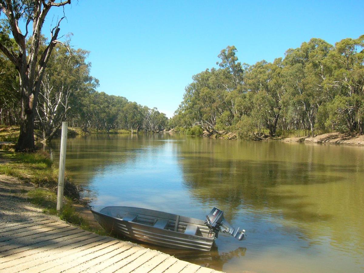 Deniliquin Riverside Caravan Park エクステリア 写真