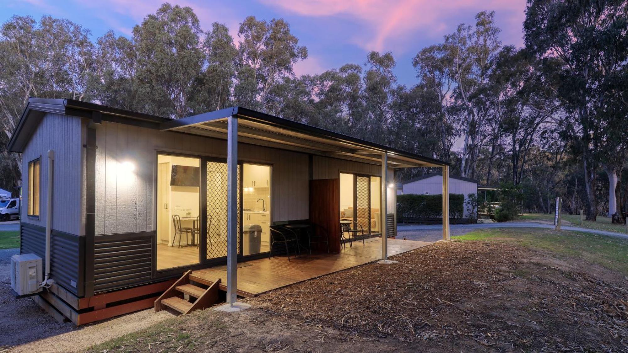Deniliquin Riverside Caravan Park エクステリア 写真