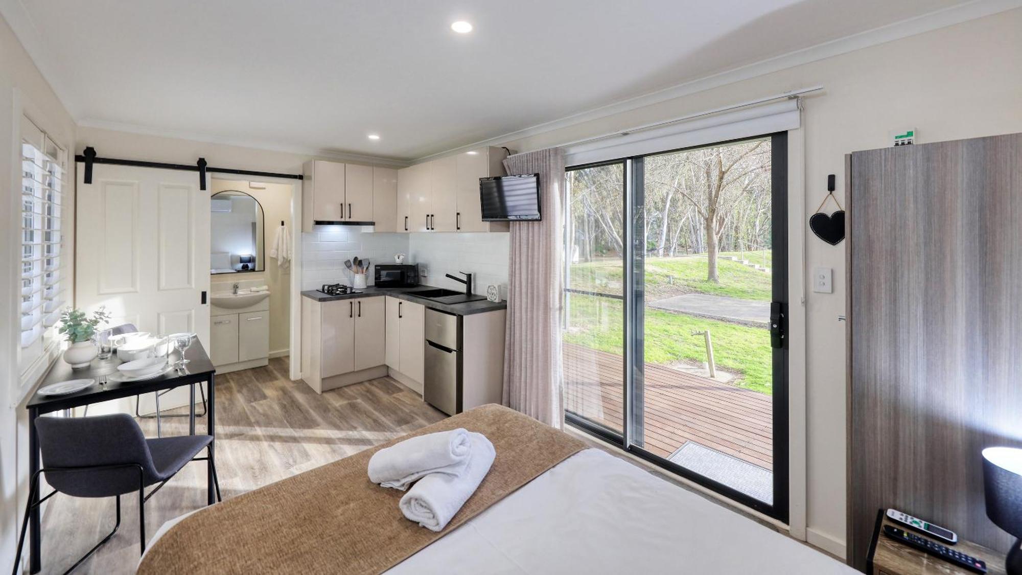 Deniliquin Riverside Caravan Park エクステリア 写真