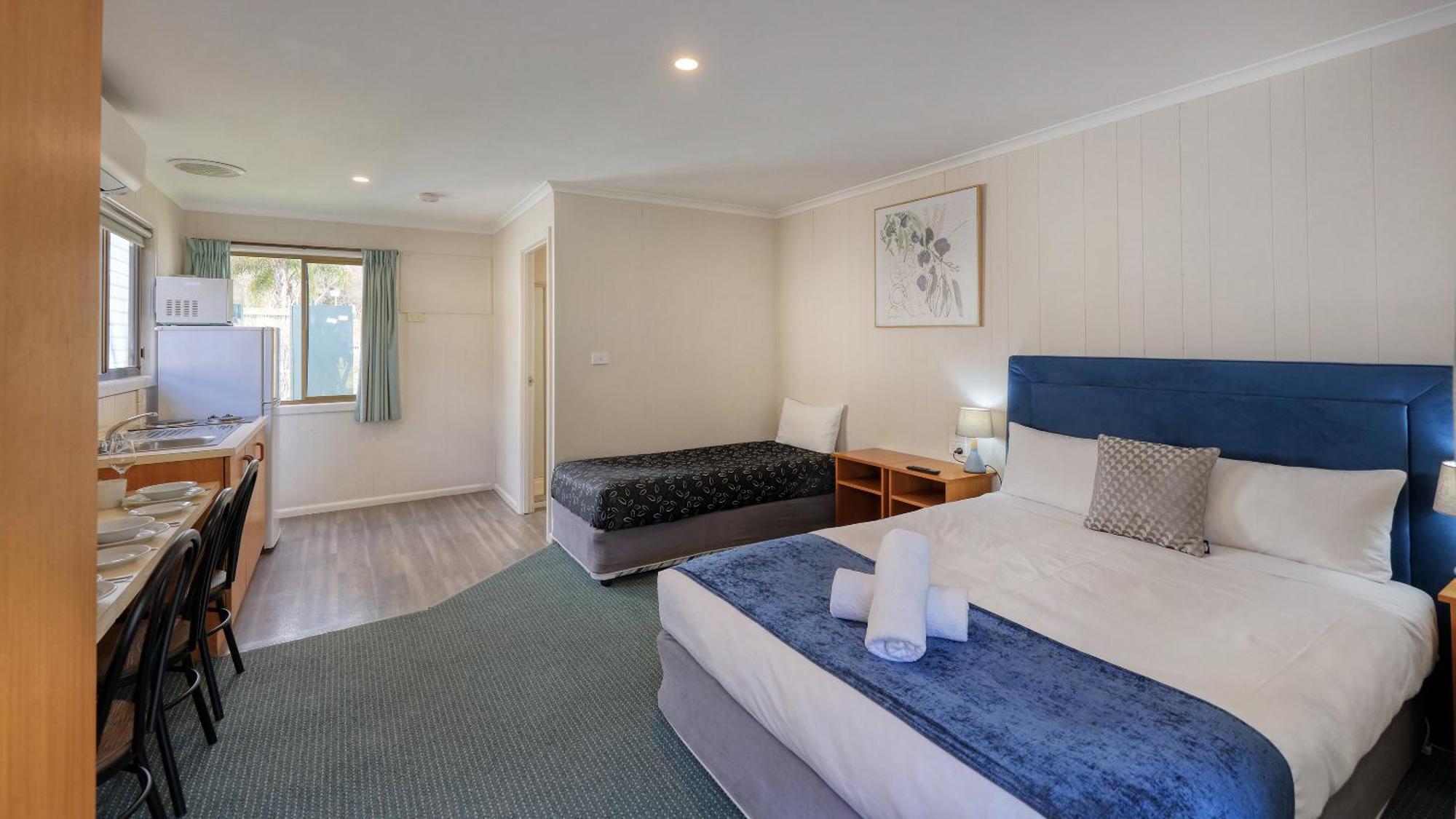 Deniliquin Riverside Caravan Park エクステリア 写真