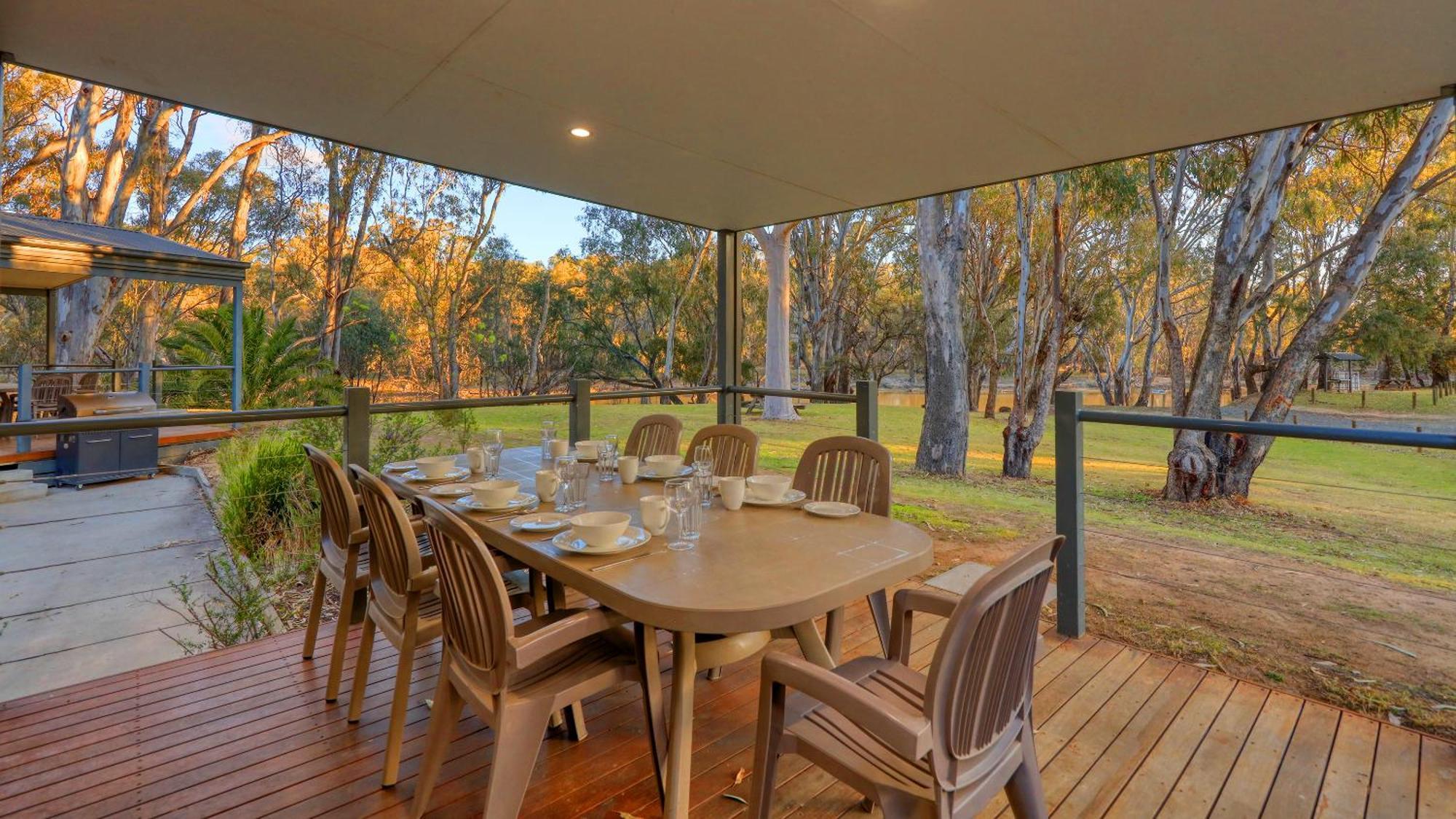 Deniliquin Riverside Caravan Park エクステリア 写真