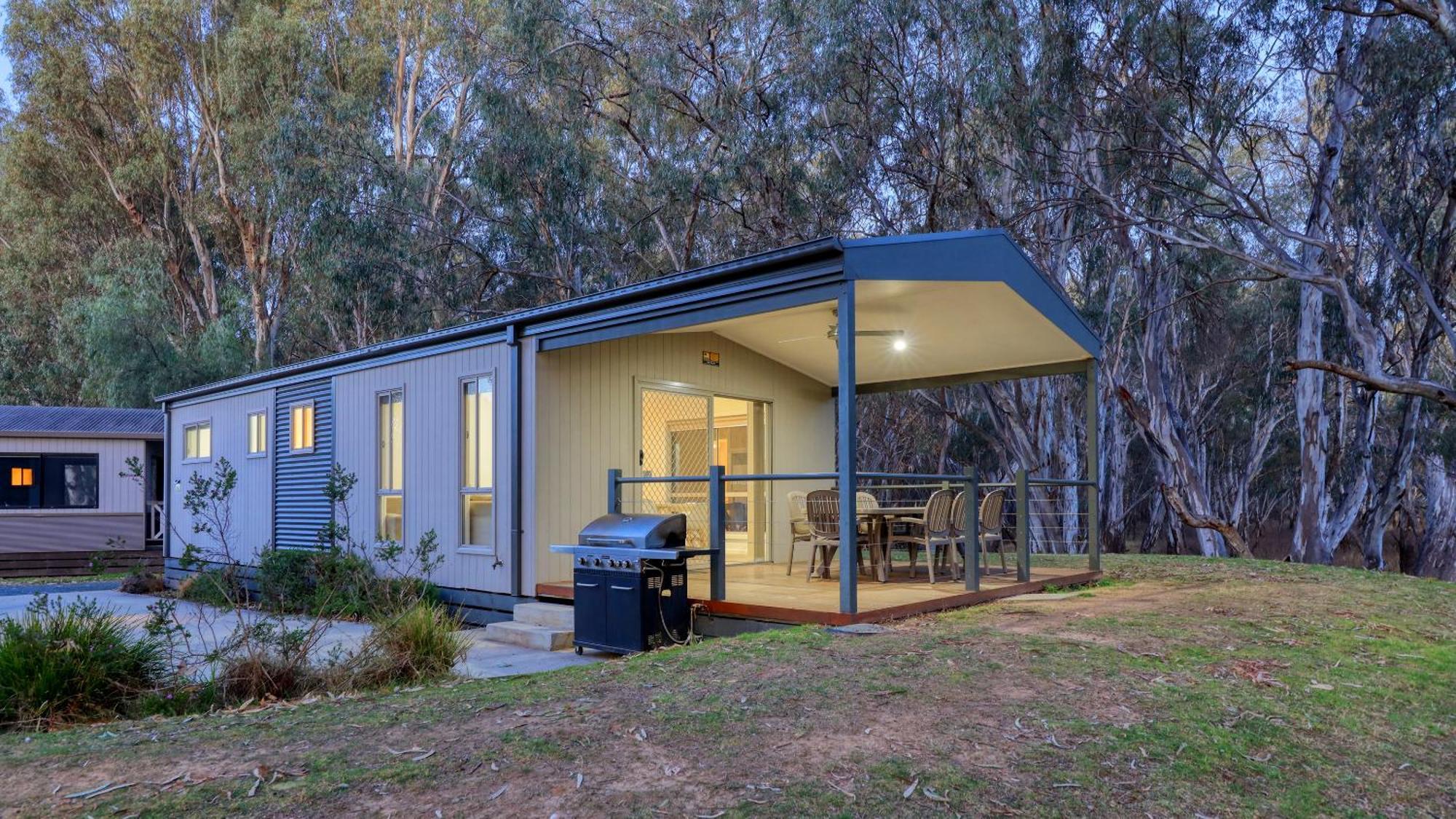 Deniliquin Riverside Caravan Park エクステリア 写真