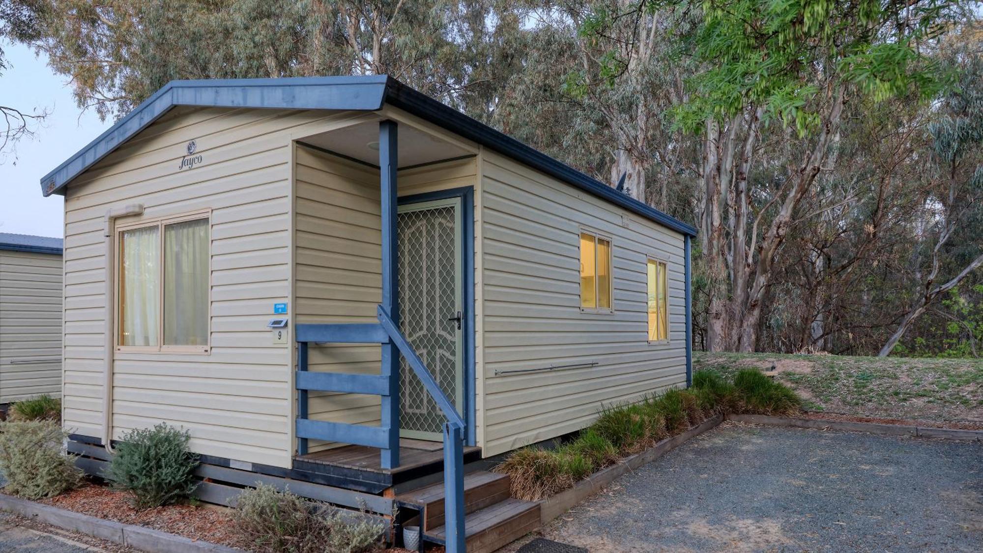 Deniliquin Riverside Caravan Park エクステリア 写真