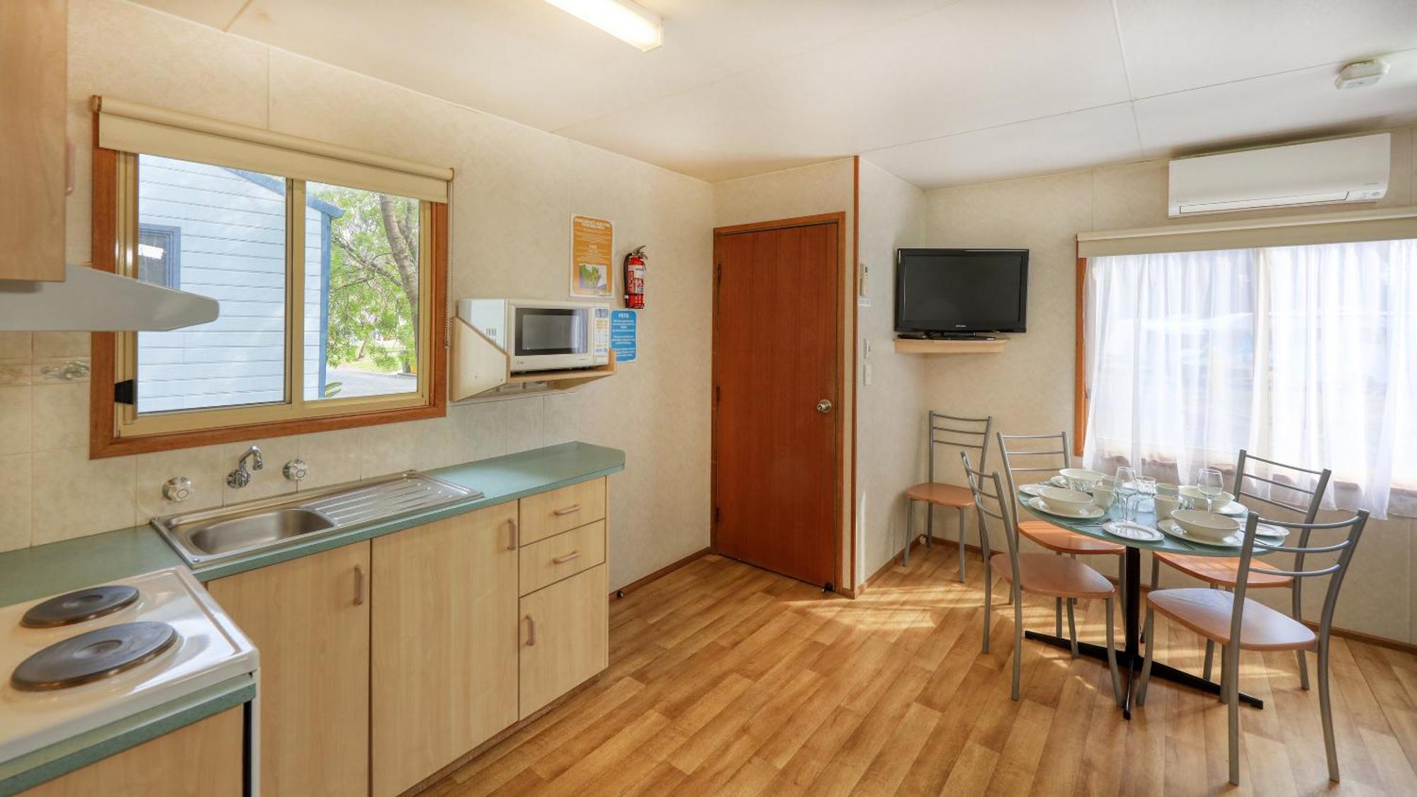 Deniliquin Riverside Caravan Park エクステリア 写真