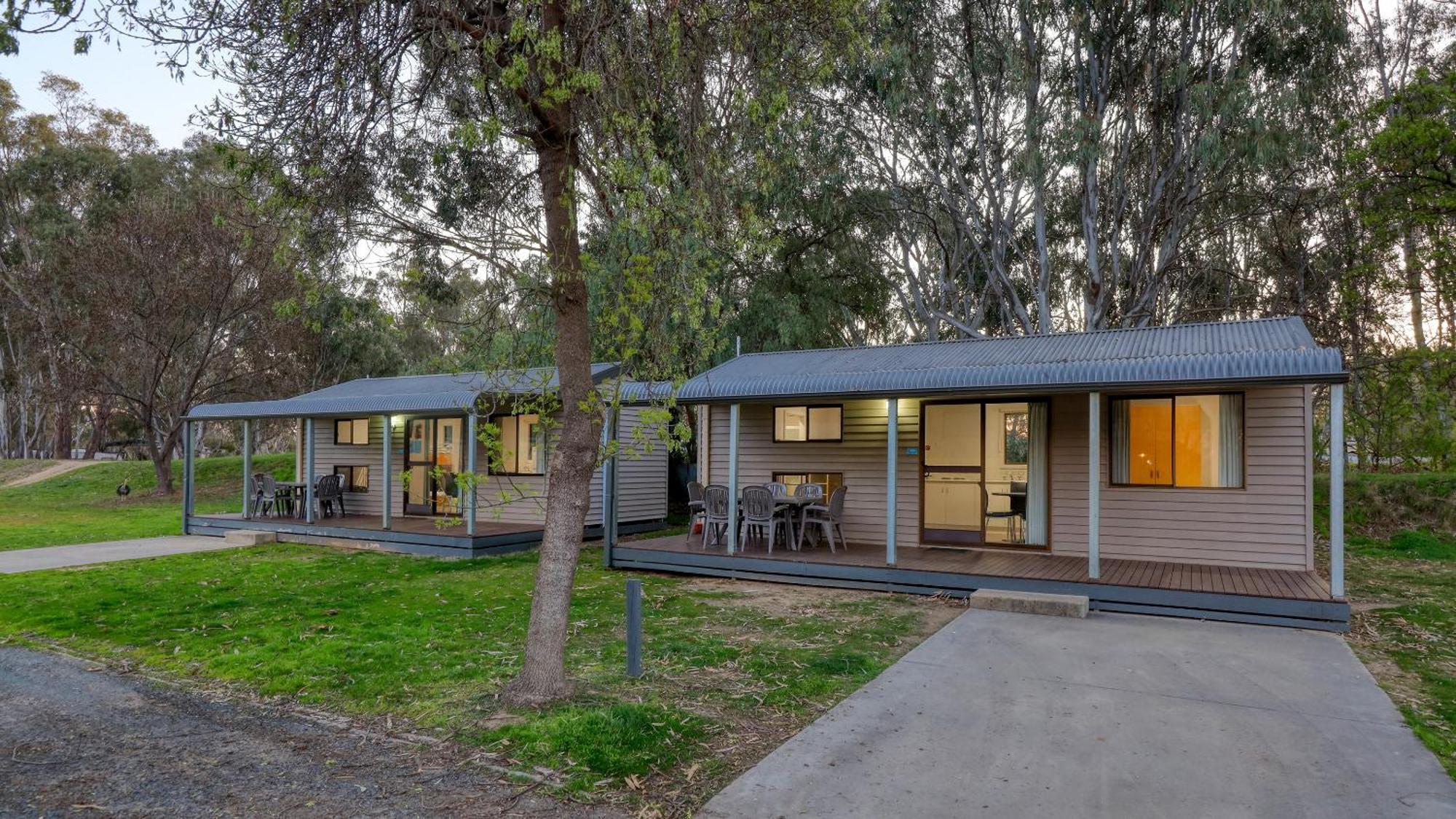 Deniliquin Riverside Caravan Park エクステリア 写真