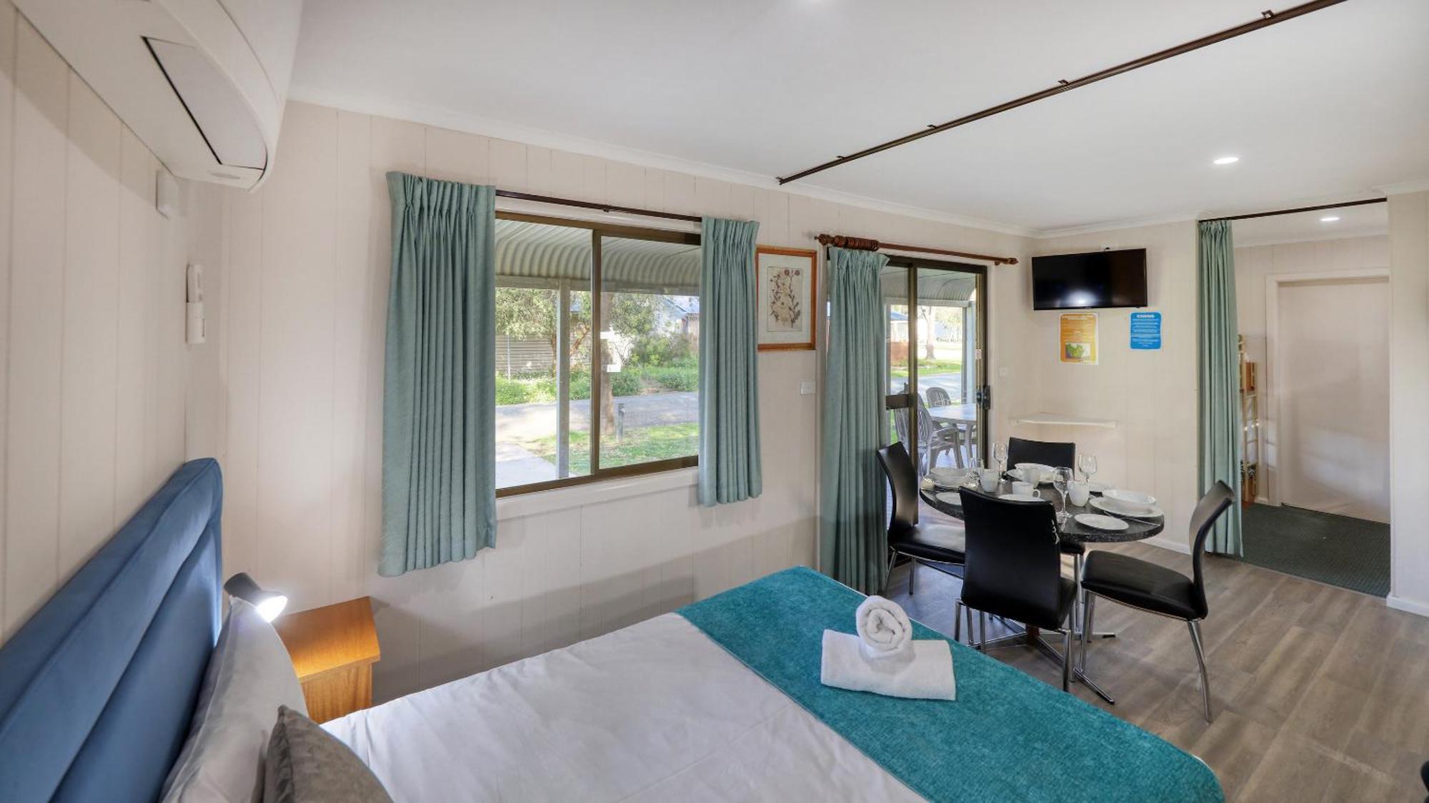 Deniliquin Riverside Caravan Park エクステリア 写真