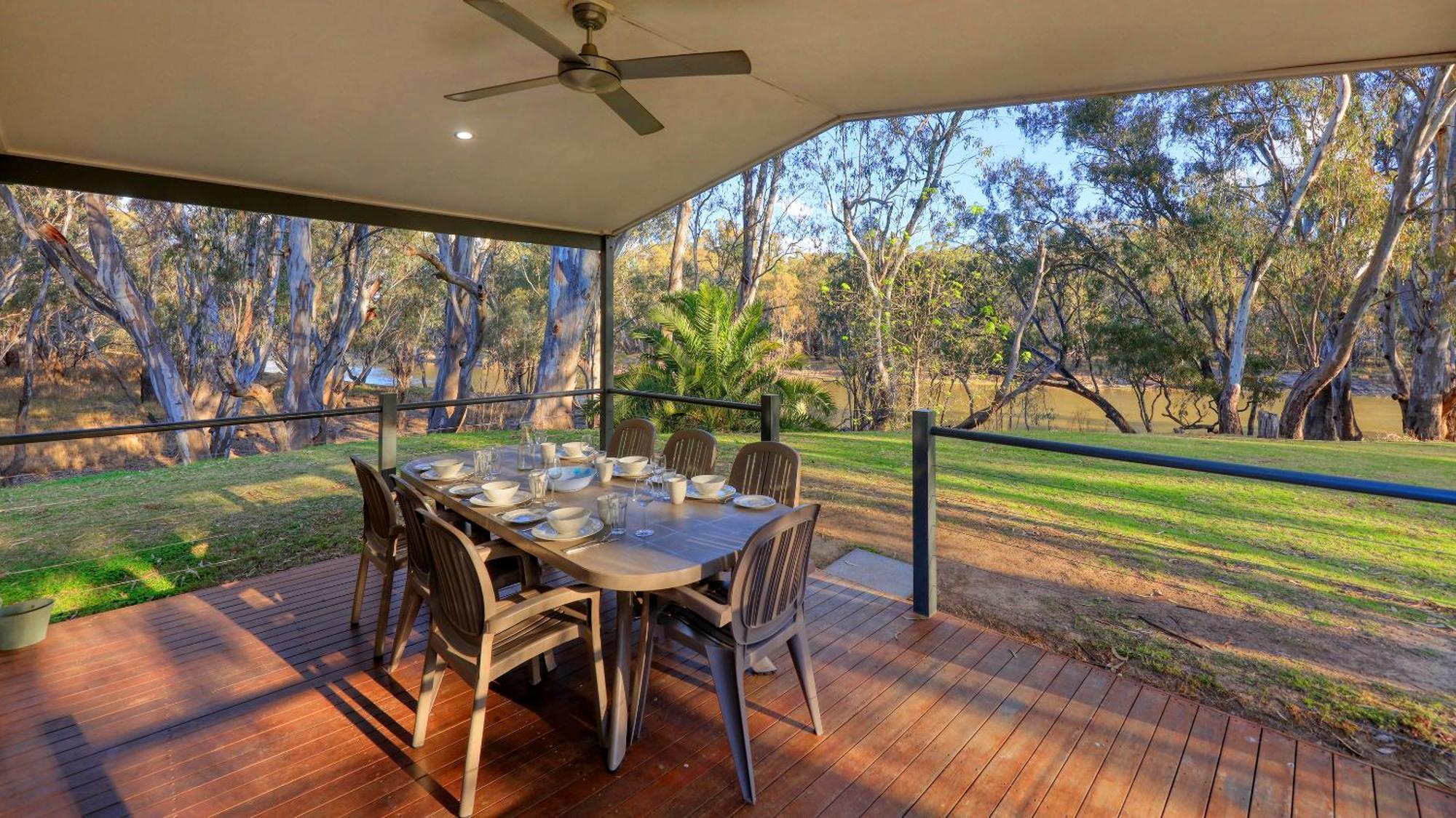 Deniliquin Riverside Caravan Park エクステリア 写真