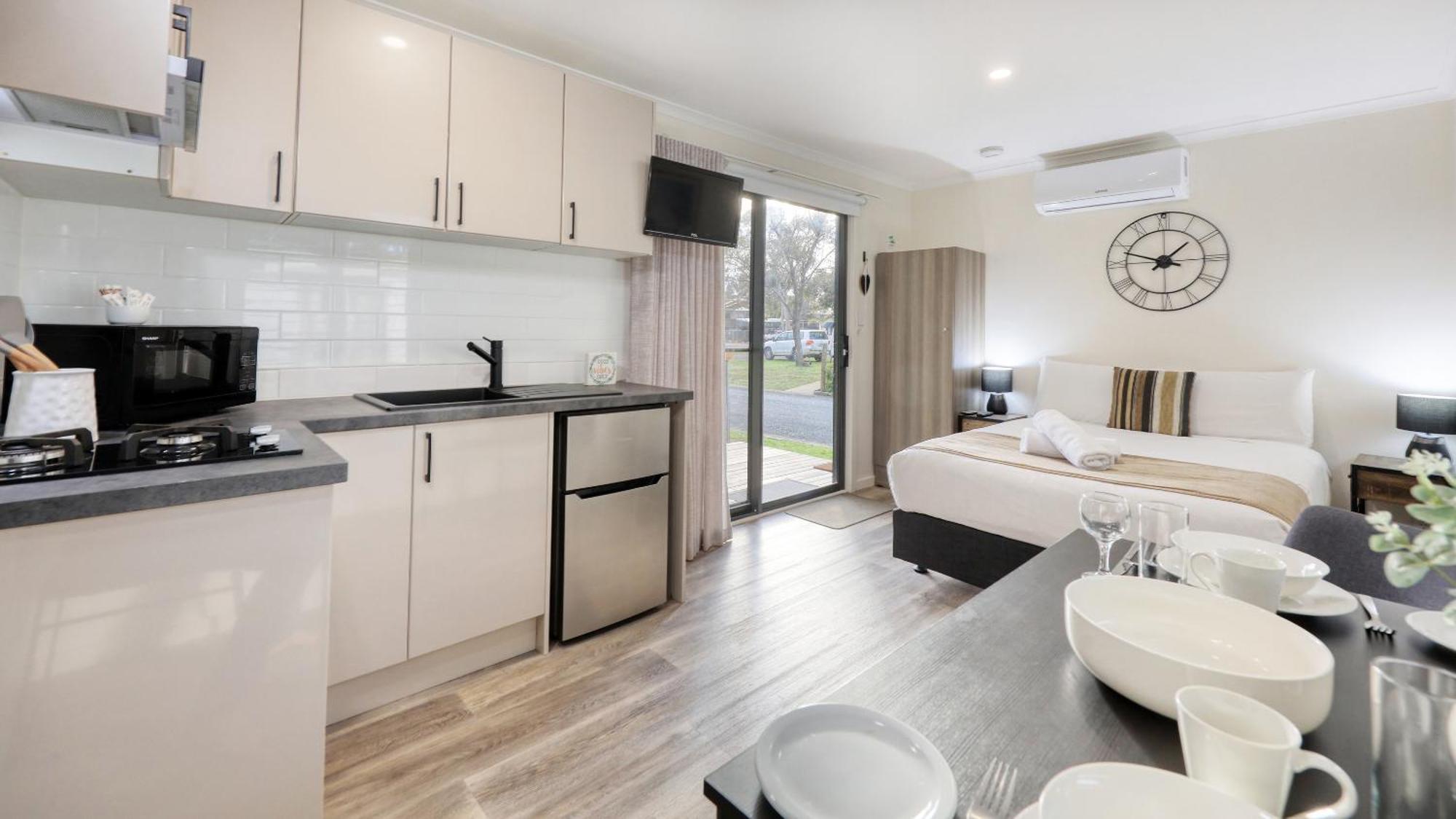 Deniliquin Riverside Caravan Park エクステリア 写真