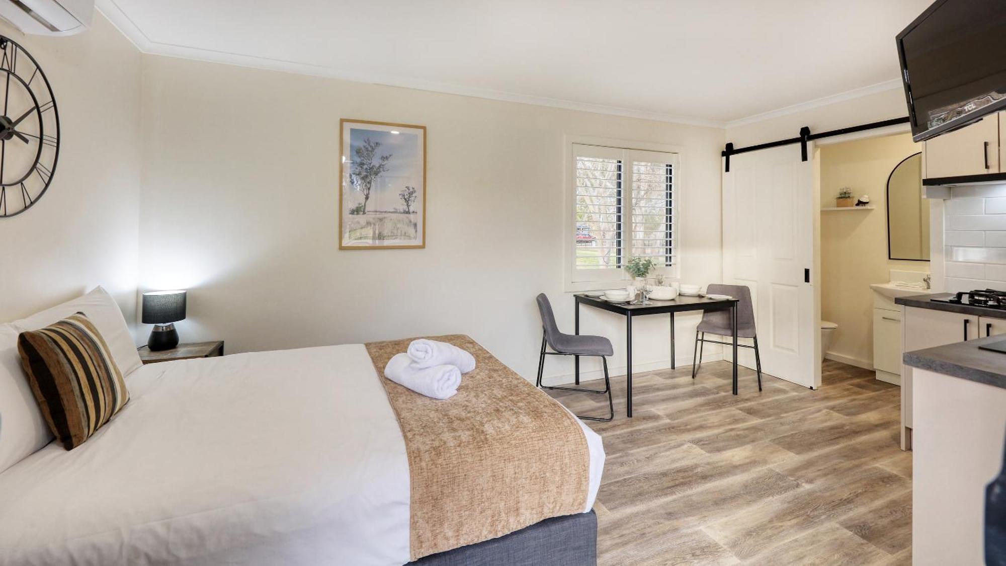 Deniliquin Riverside Caravan Park エクステリア 写真