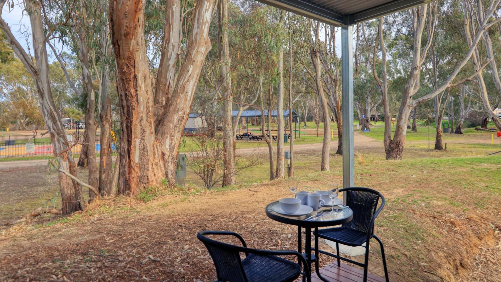 Deniliquin Riverside Caravan Park エクステリア 写真
