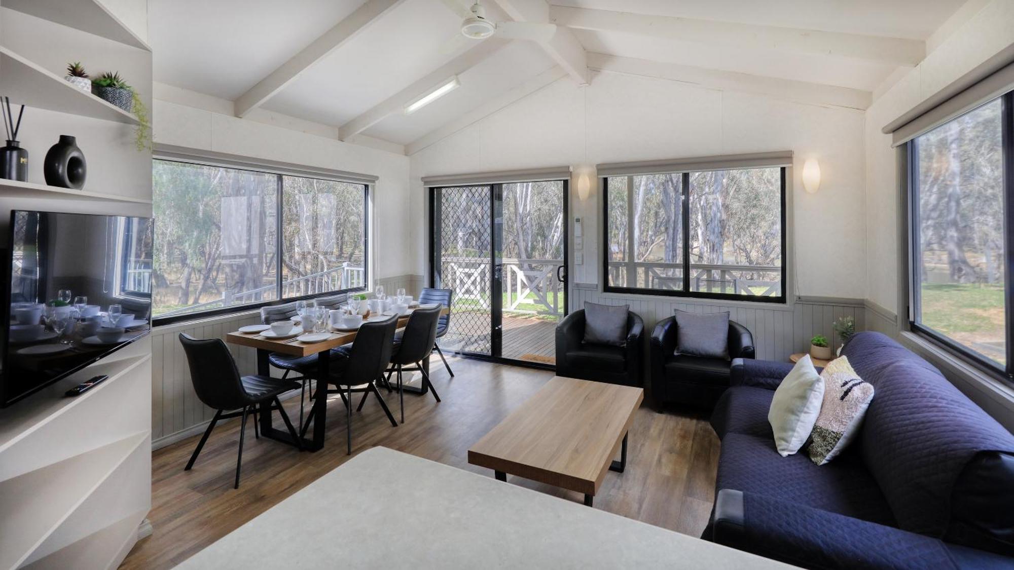 Deniliquin Riverside Caravan Park エクステリア 写真