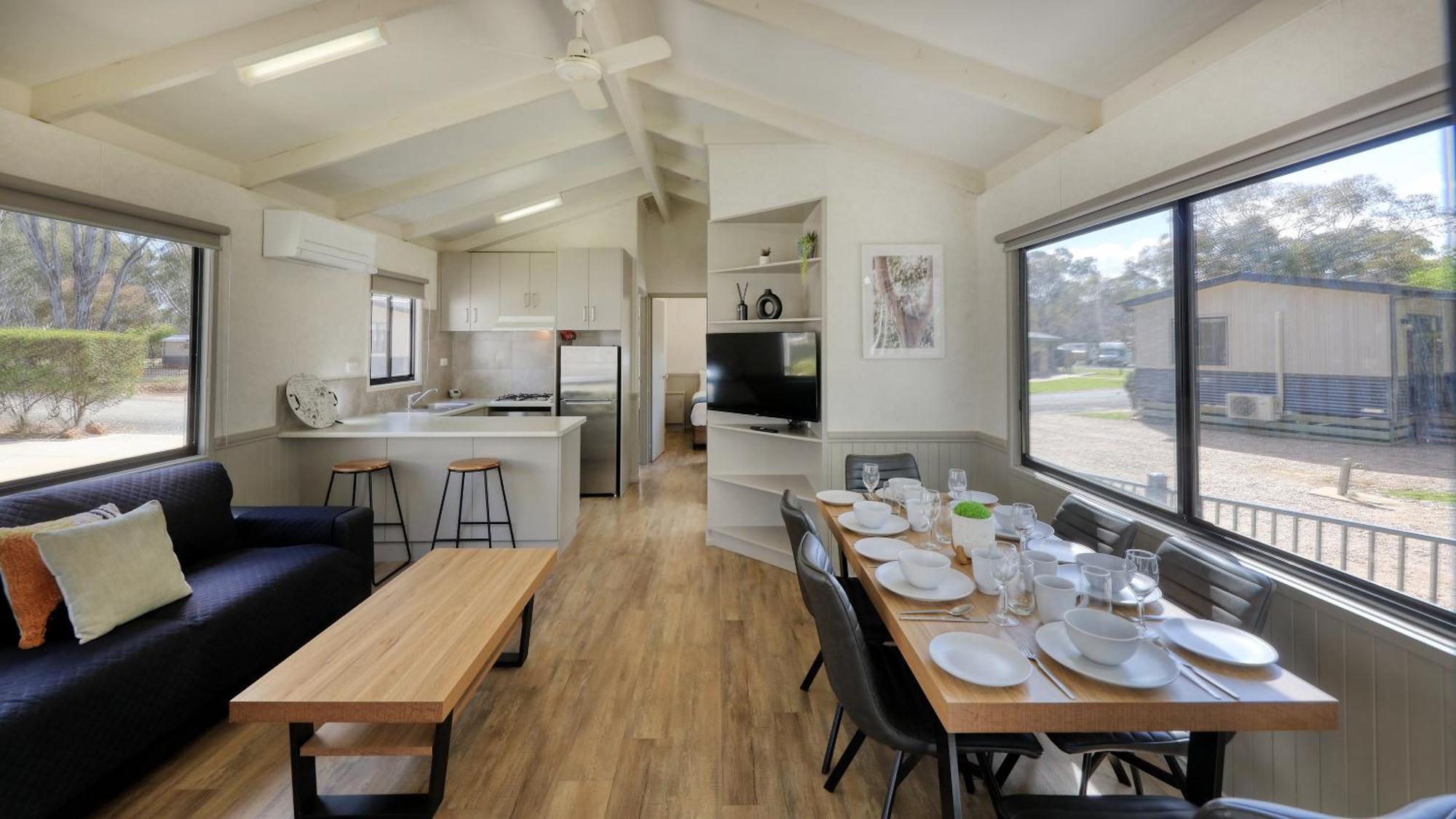 Deniliquin Riverside Caravan Park エクステリア 写真